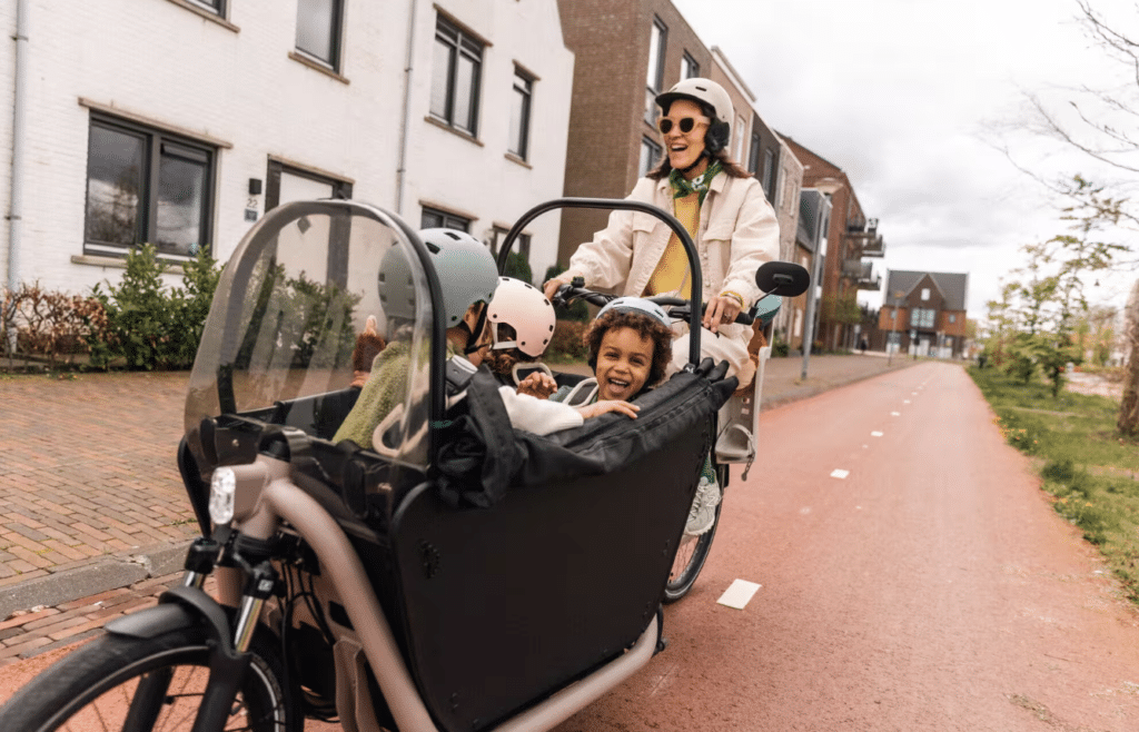 Novedad – Decathlon lanza el Btwin F900E , una bicicleta de carga biplaza para la familia