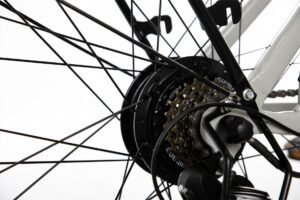 Bicyklet Louison: Bicicleta eléctrica de ciudad Shimano Tourney 6S 400 Wh