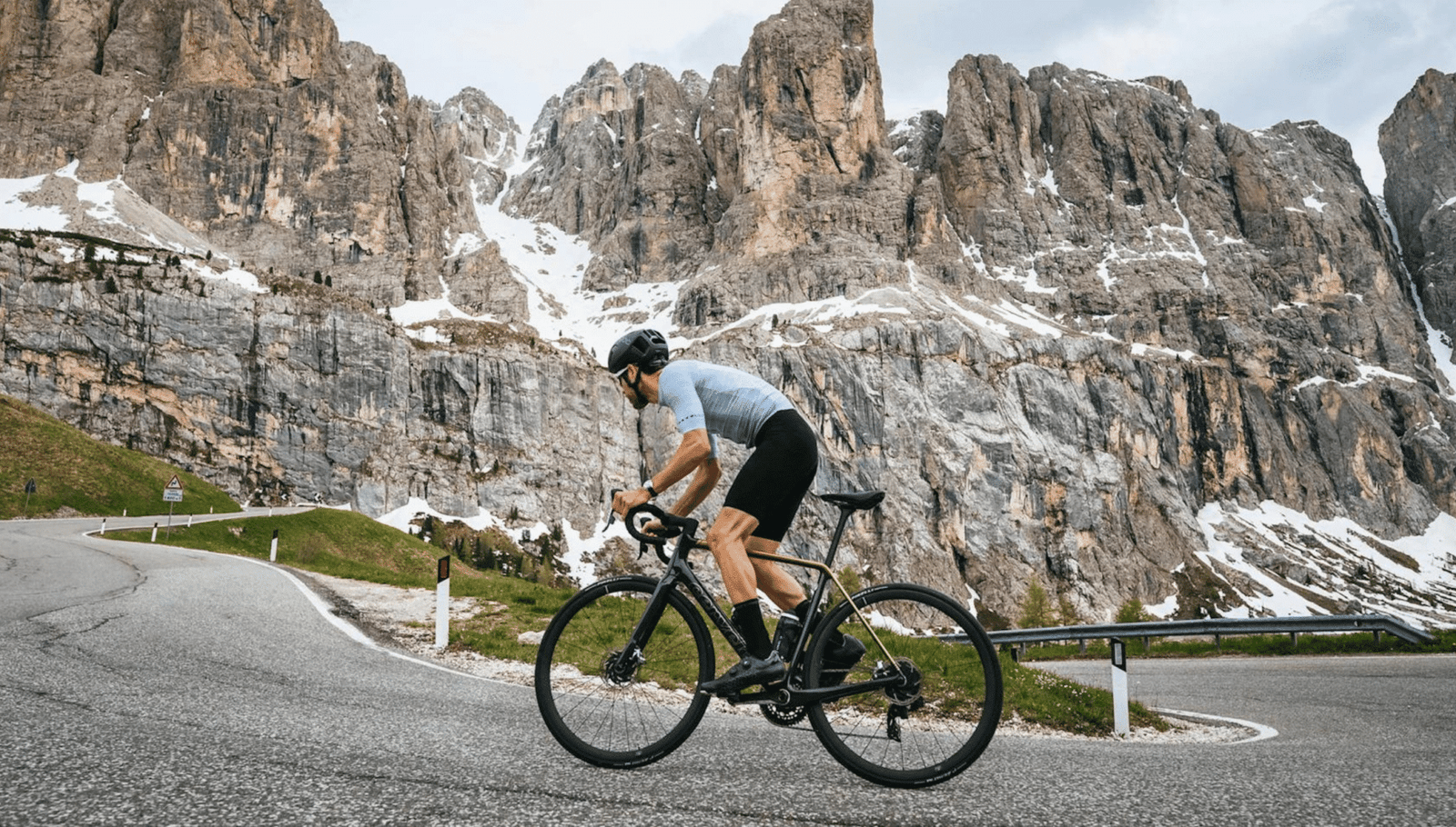 La bicicleta de carretera Cervelo R5 en la montaña