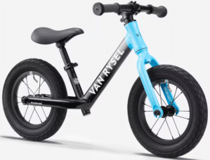 La parte delantera de la bicicleta infantil Van Rysel Runride Racing