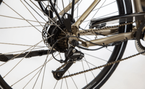 La transmisión y el motor de la bicicleta eléctrica Bicyklet Basile