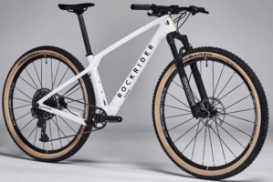 Parte delantera de la bicicleta de montaña Rockrider RACE 900 cross-country