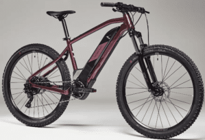 Parte delantera de la MTB Rockrider E-ST 500 en morado